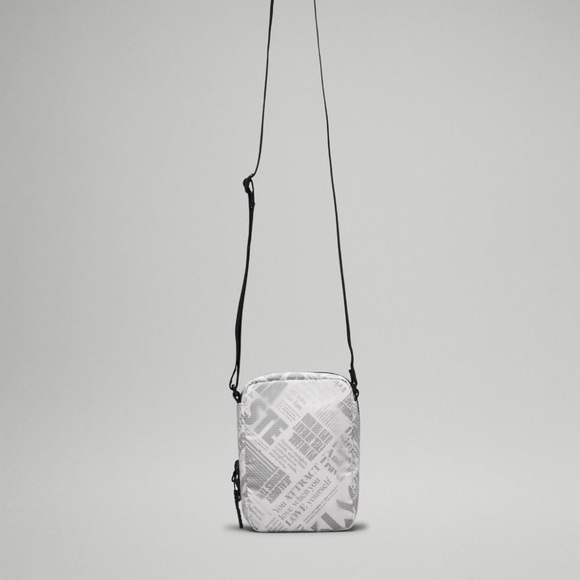 Lulu Easy Access Crossbody Bag 1.5 L - Picture 4 of 6